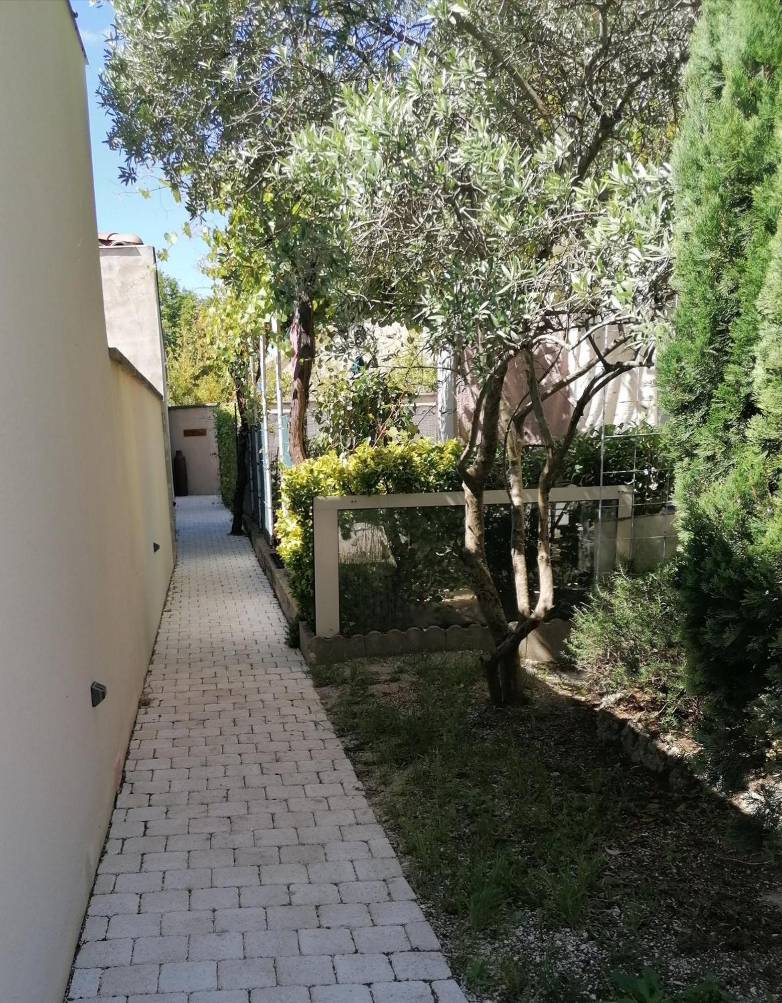 A L'Ombre De L'Olivier LʼIsle-sur-la-Sorgue Exterior foto